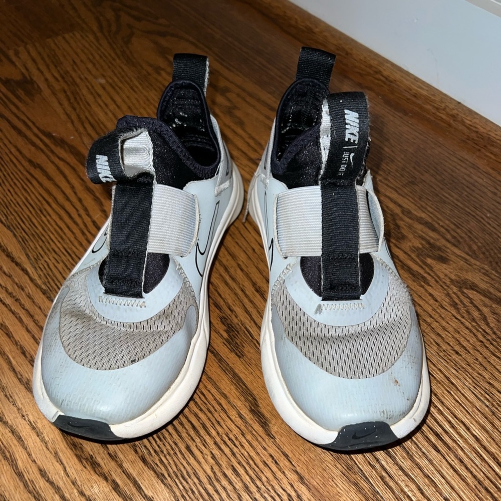 GUC Nike flex . Black size 13.5c